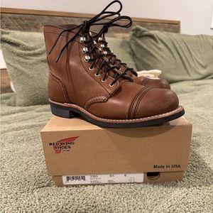 IRON RANGER Light Worn 
WOMEN'S SHORT BOOT IN AMBER HARNESS LEATHER